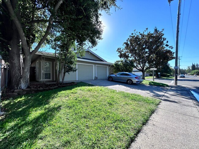 Primary Photo - 1000-1002 Bell Street