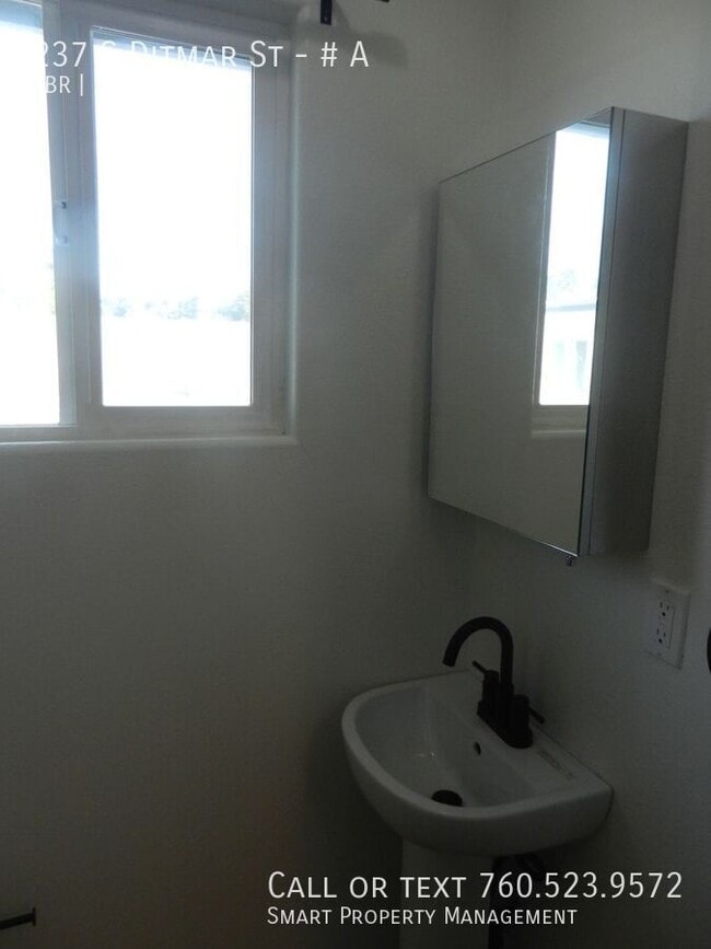 Building Photo - 237 S Ditmar St