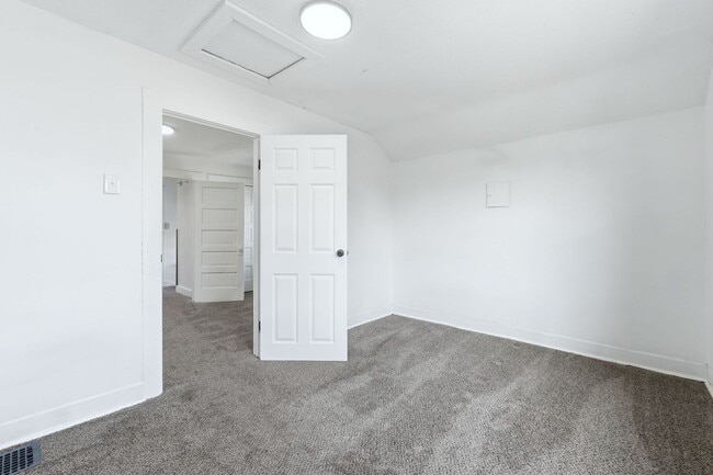 Building Photo - Modernized 3-Bedroom w/ New Furnace