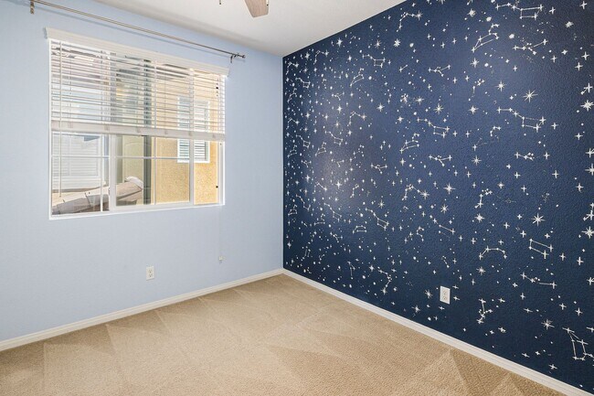 Building Photo - 3 Bedroom 2 1/2 Bath Condo with yard and g...