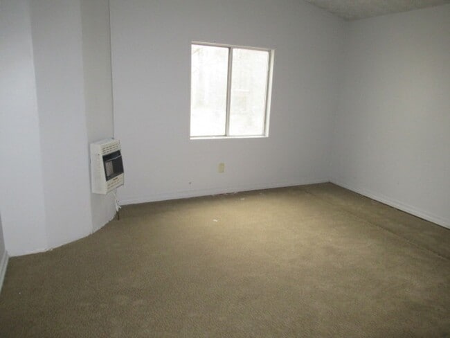 Building Photo - 27 Twin Oak Dr