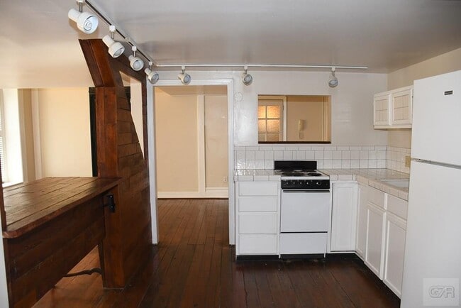 Building Photo - 2118 Strand St