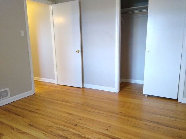 Building Photo - Park Hill 2 Bedroom 1 Bath Central Air! At...