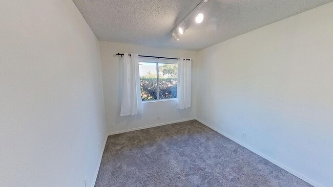 Building Photo - Spacious 3bed/2bath Goleta Condo