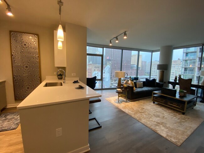 Building Photo - 800 S Clark St