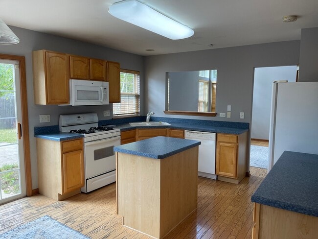 Building Photo - 12849 W Wakefield Dr