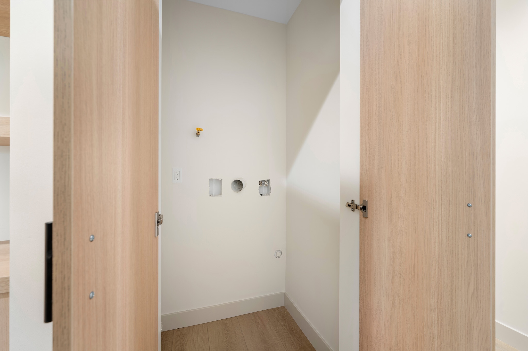 Building Photo - 918 University Ave