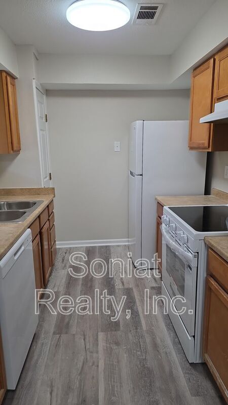 Building Photo - 7840 Wave Dr