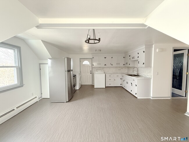 Building Photo - 91 Enright St