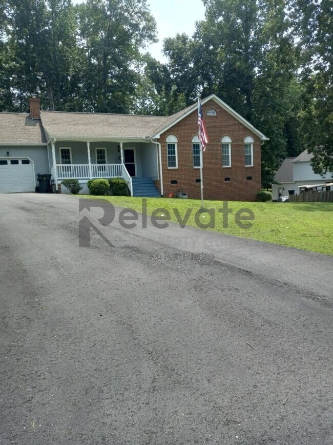 Building Photo - 2301 Brookforest Rd