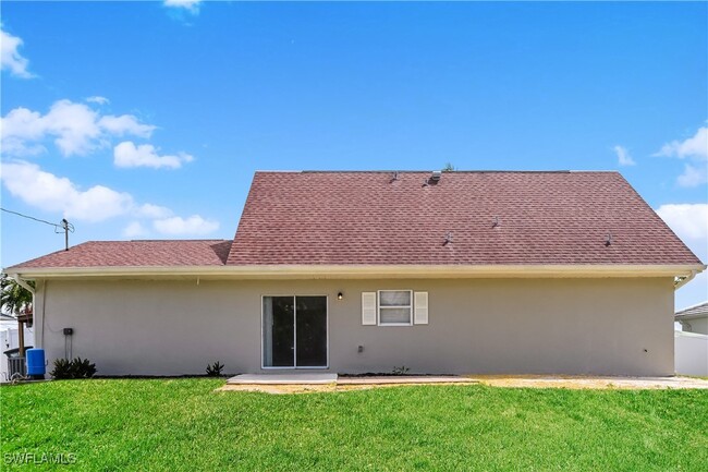 Building Photo - 2536 SW 11th Pl