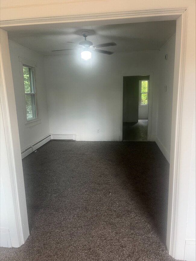 Building Photo - 206 Welles St