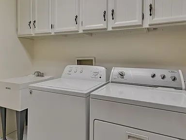 Building Photo - "Charming 2-Bed, 2-Bath Retreat in the Heart of Hinsdale – Spacious 2071 Sq Ft Haven!"