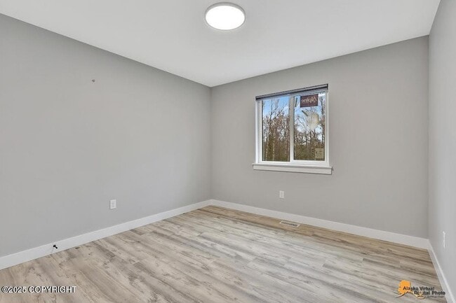 Building Photo - 623 Rita Cir