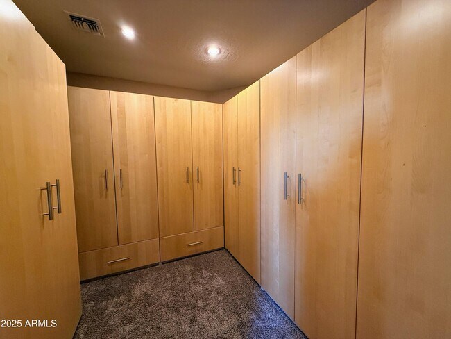Building Photo - 6687 S Wilson Dr
