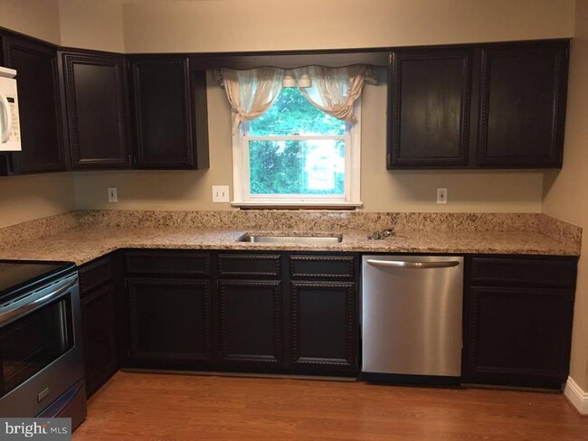 Building Photo - 15407 Skyline Dr