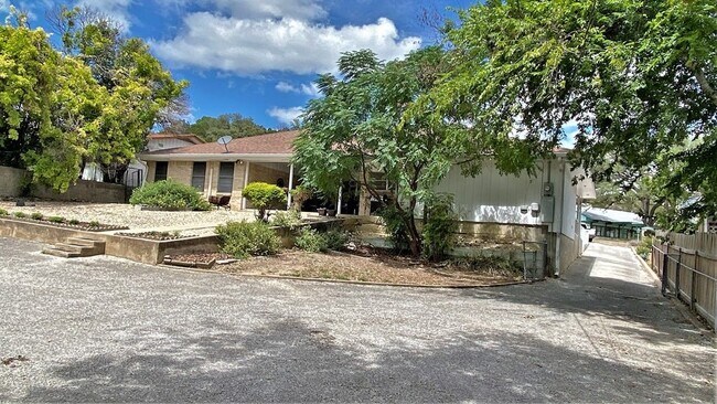 Building Photo - 216 Loma Vista Dr