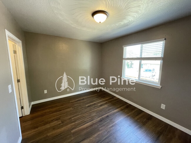 Building Photo - 322 Fredregill Rd