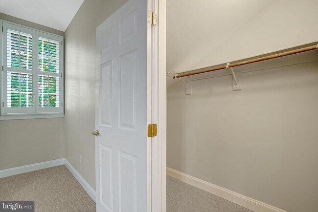 Building Photo - 1210 Roundhouse Ln