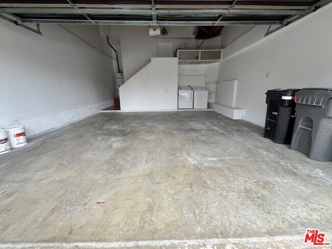 Building Photo - 1163 S Crofter Dr