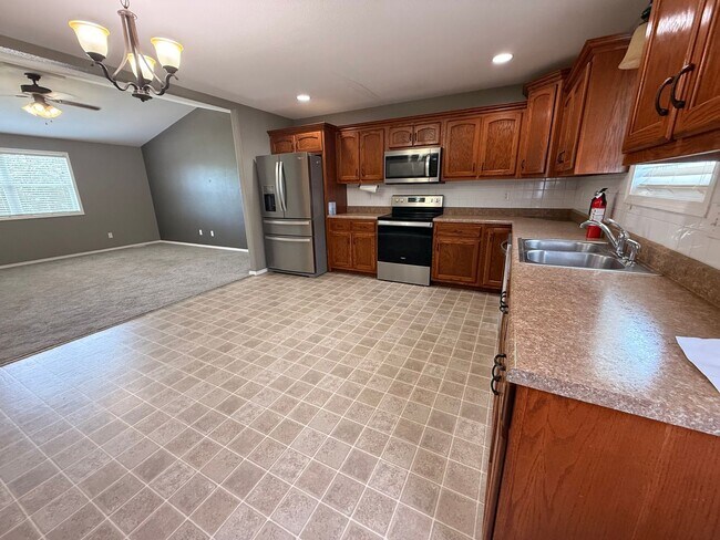 Building Photo - Beautiful Split Level in Northern Heights