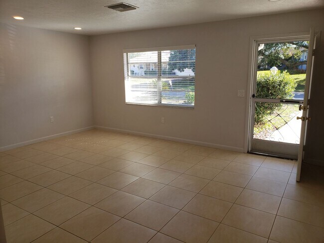 Building Photo - Awesome 2/1 in Beverly Hills!!!