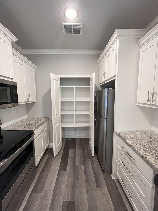 Building Photo - Magnolia Park #10742