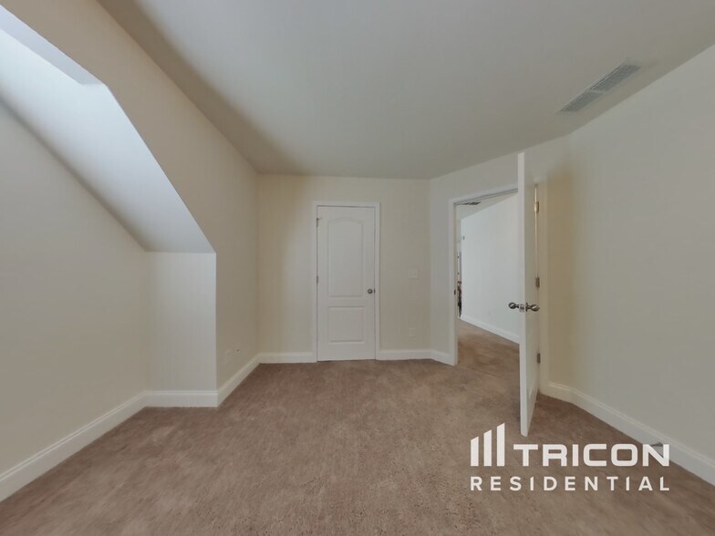 Building Photo - 27 Rock Ridge Ct