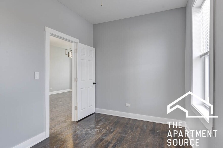 Building Photo - 2935 N Lawndale Ave