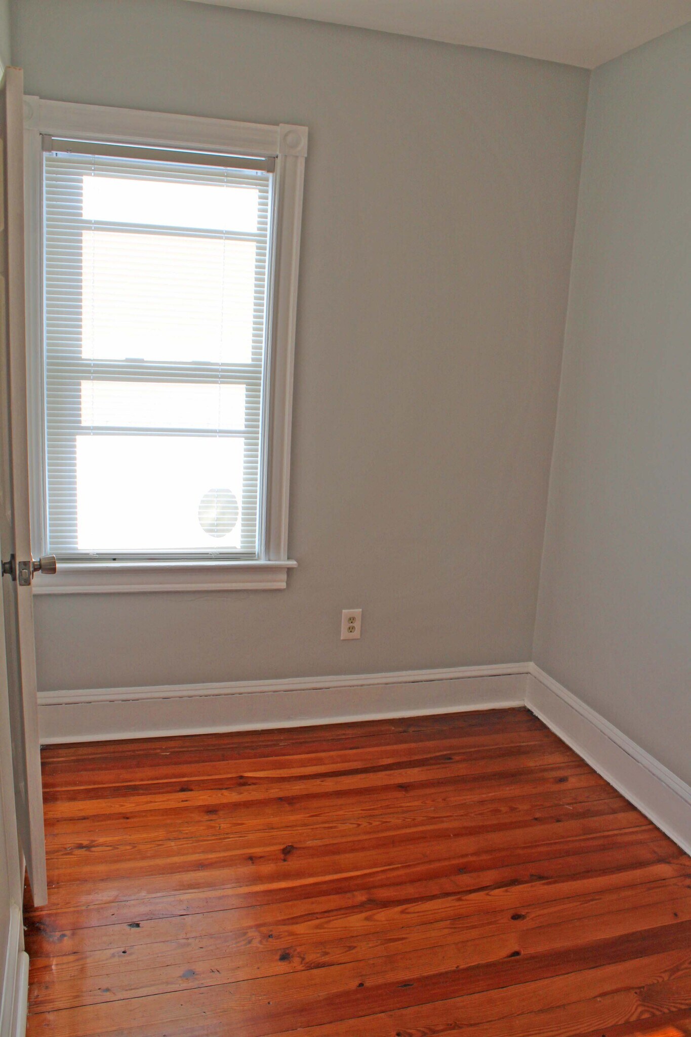 Building Photo - 325 Firth Street