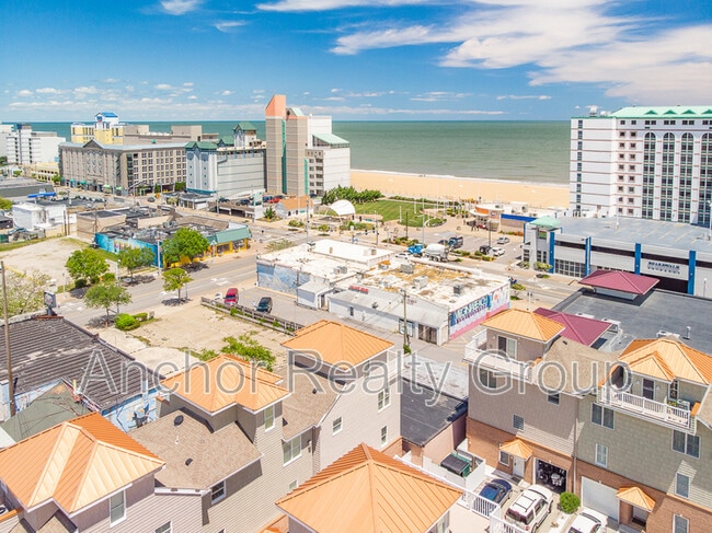 Building Photo - 217 16th St