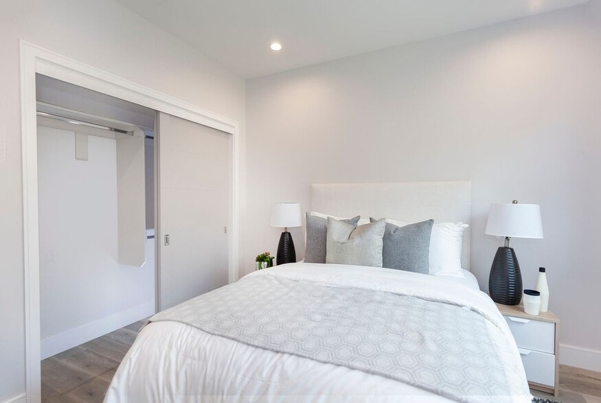 Building Photo - 1059 Elm Ave