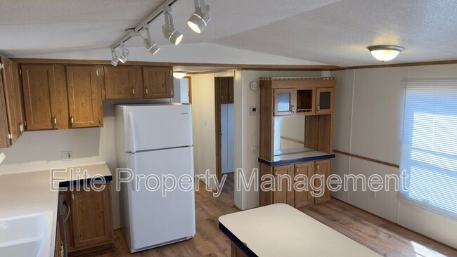 Building Photo - 98 E Byrd Dr