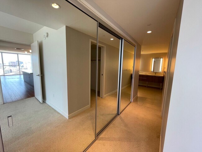 Building Photo - Symphony Honolulu! Luxurious 3 bedroom 2 bathroom in Kakaako with 2 assigned parking stall