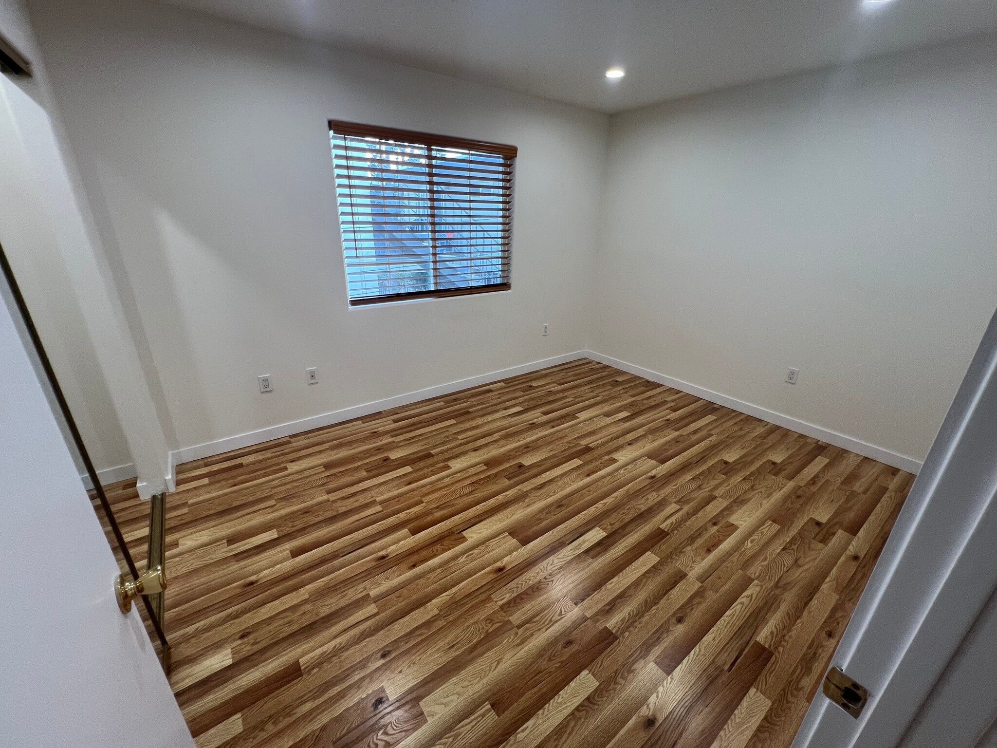Bedroom-2 - 5742 Woodman Ave