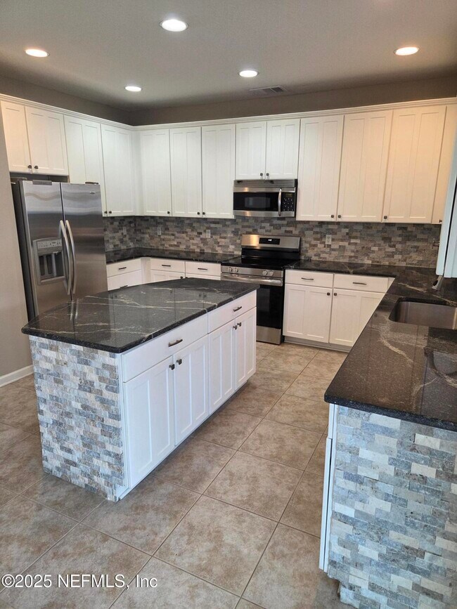 Building Photo - 1042 Drakefeather Dr