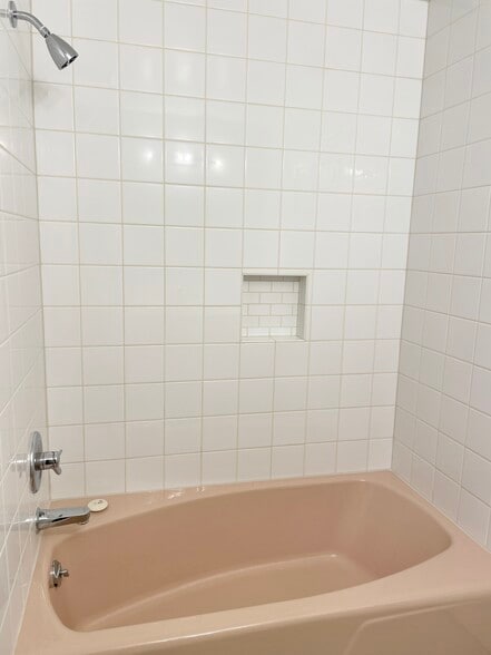 Guest Bath 2 - 12815 NE Fremont St