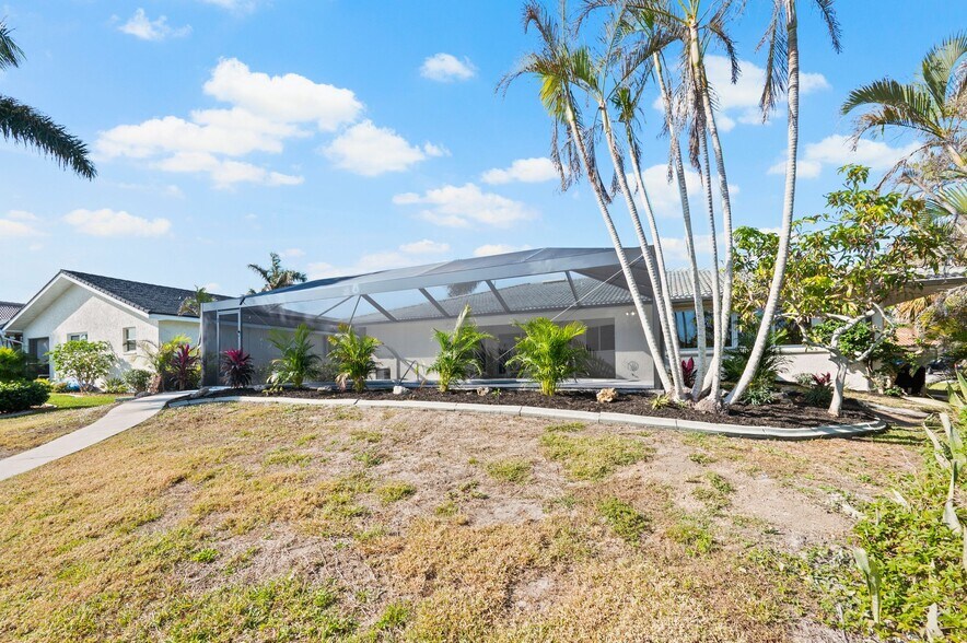 Building Photo - 210 Divinci Dr