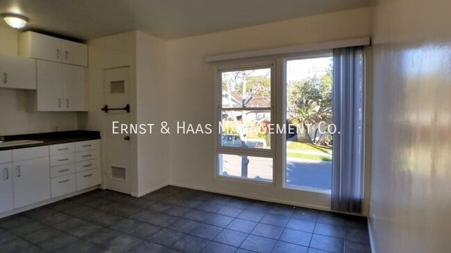 Building Photo - 3690 Country Club Dr