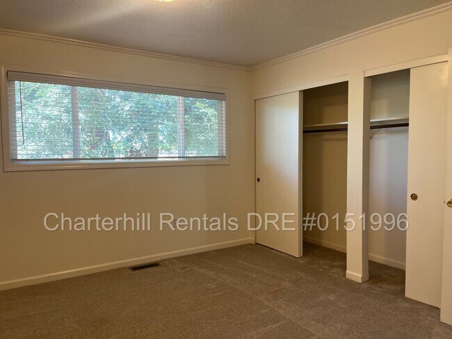 Building Photo - Larkfield -spacious single level with attached one car garage - backs to the old Wikiup Golf Course!