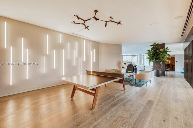 Building Photo - 480 NE 31st St