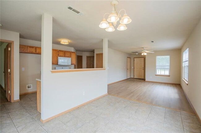 Building Photo - 321 Grant Springs Dr