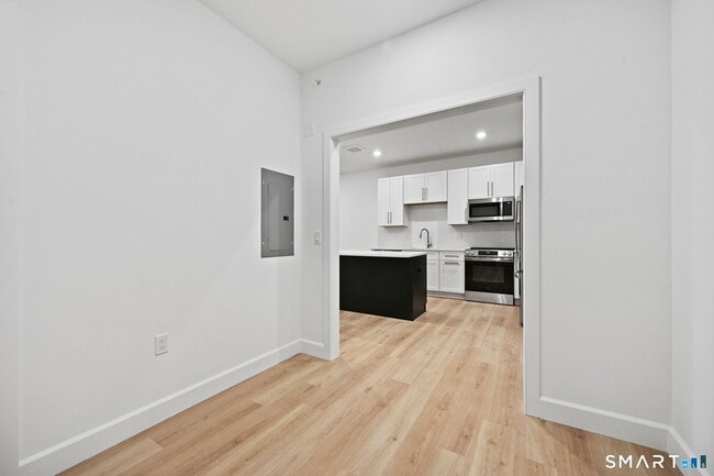 Building Photo - 131 Beach Rd