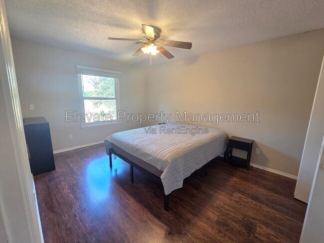 Building Photo - 4225 Clendon Way