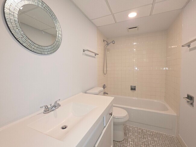 Building Photo - 350 Plum Creek Dr