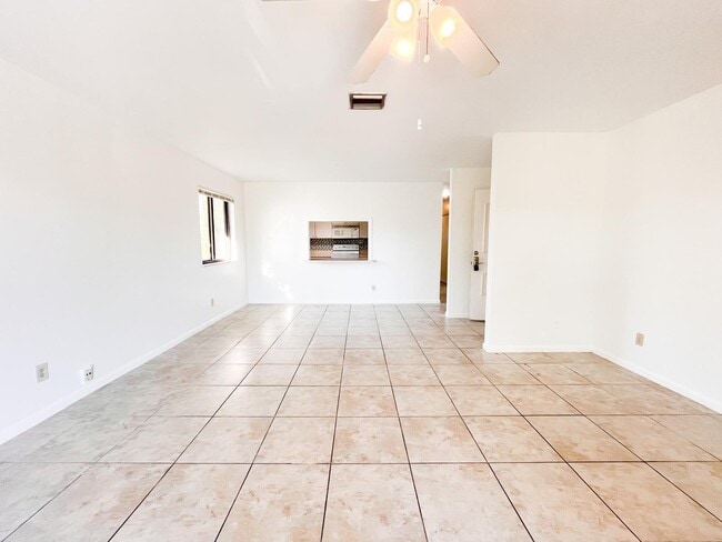 Building Photo - 125 S Palmway