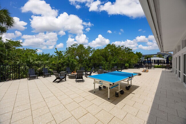 Building Photo - 420 Cove Tower Dr