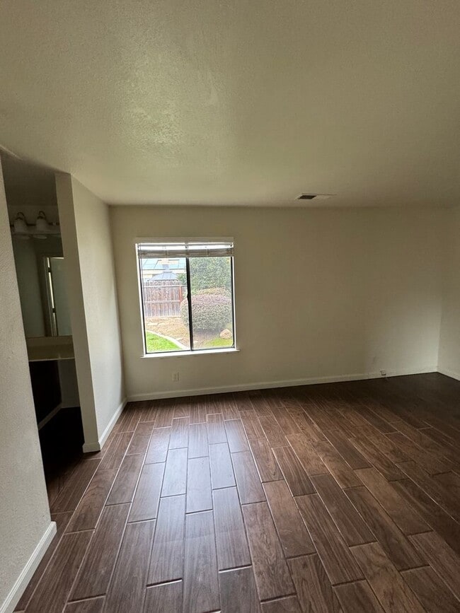 Building Photo - 1107 Wimbledon Dr