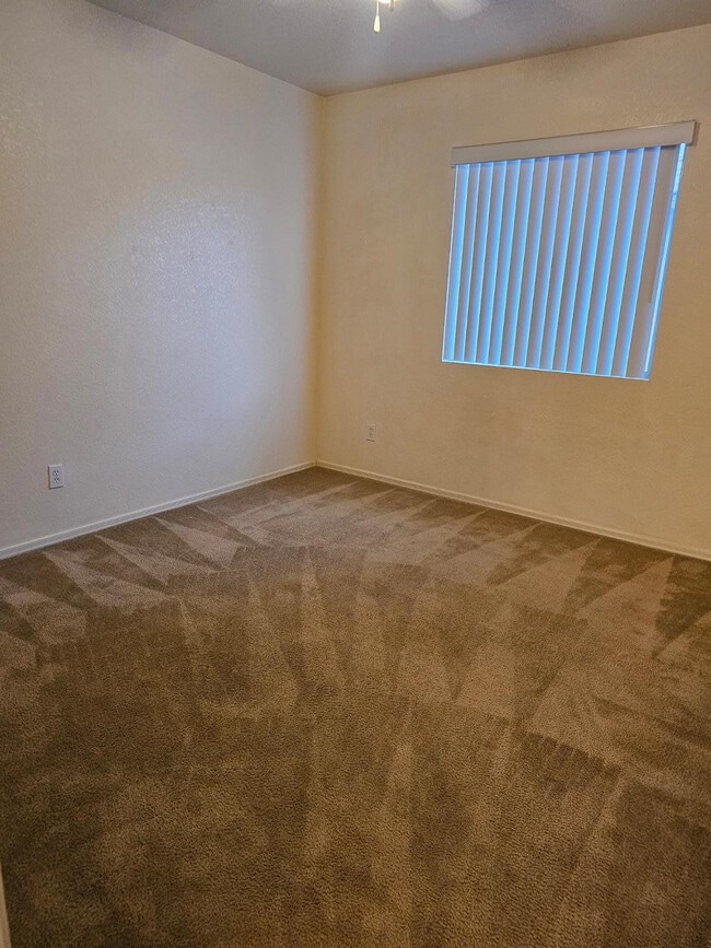 Building Photo - 5330 Sonora St