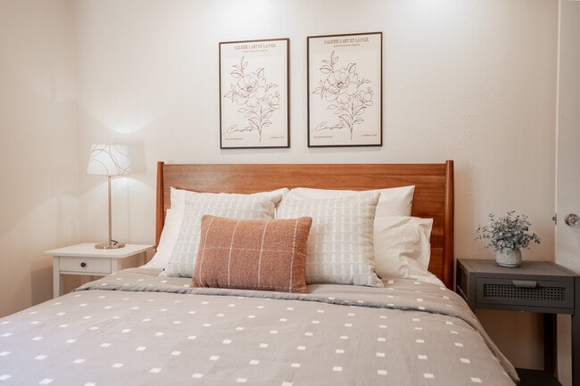 Building Photo - 4201 51st Ave S